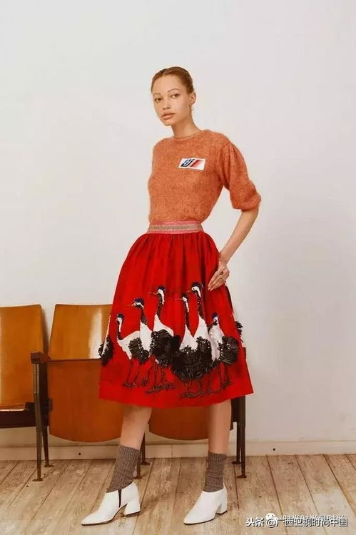 珊瑚橙 科技感与时尚的碰撞，穿出2019年度流行色新风尚